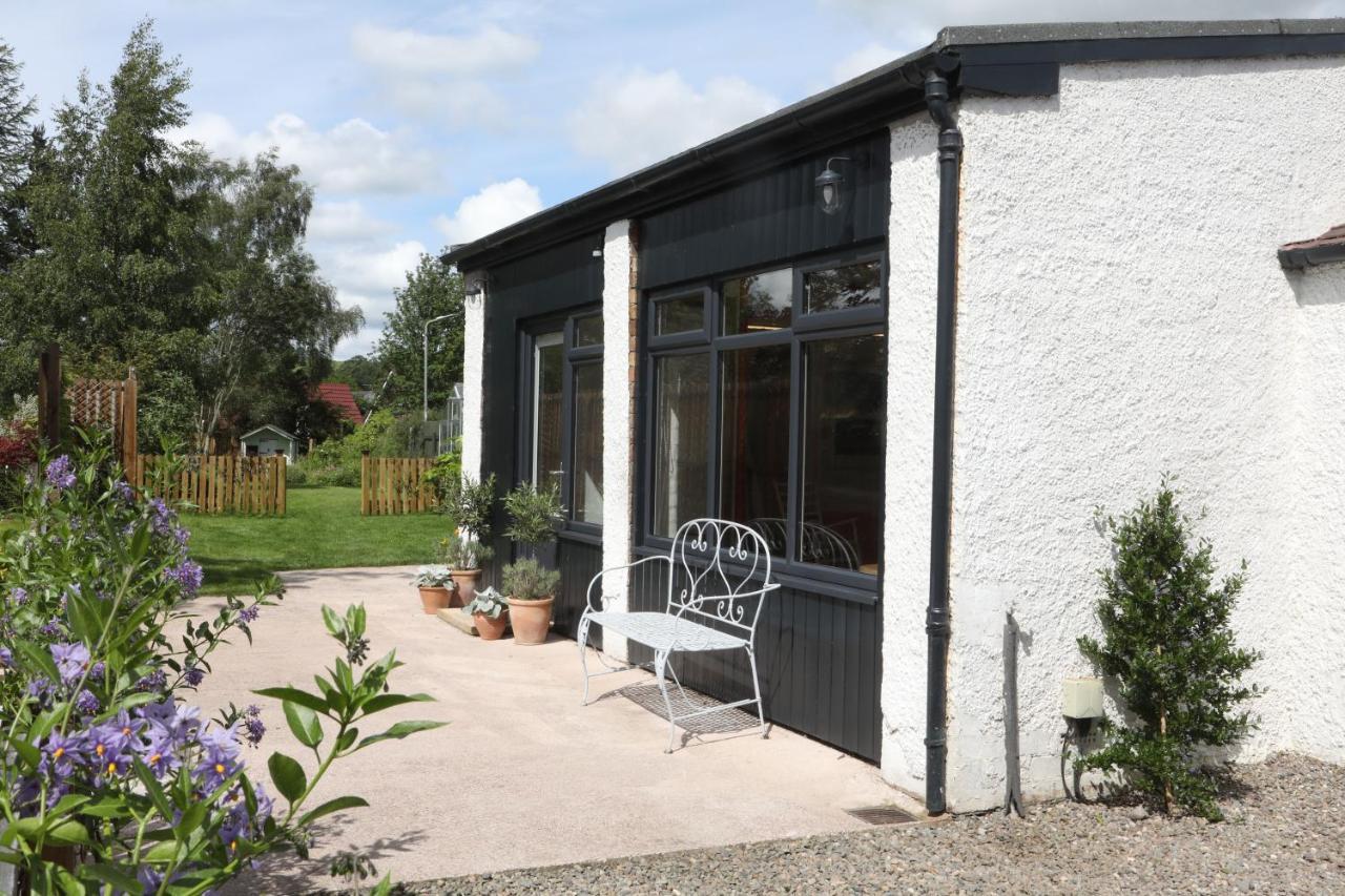 Garden Studio In Biggar Apartment Exterior photo