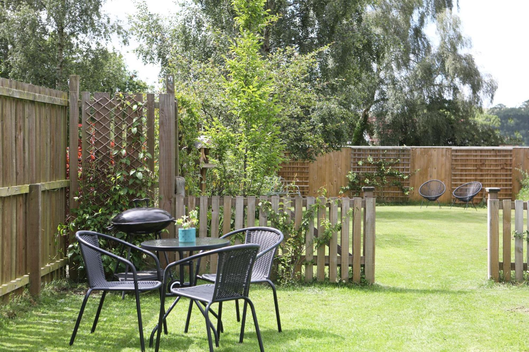 Garden Studio In Biggar Apartment Exterior photo